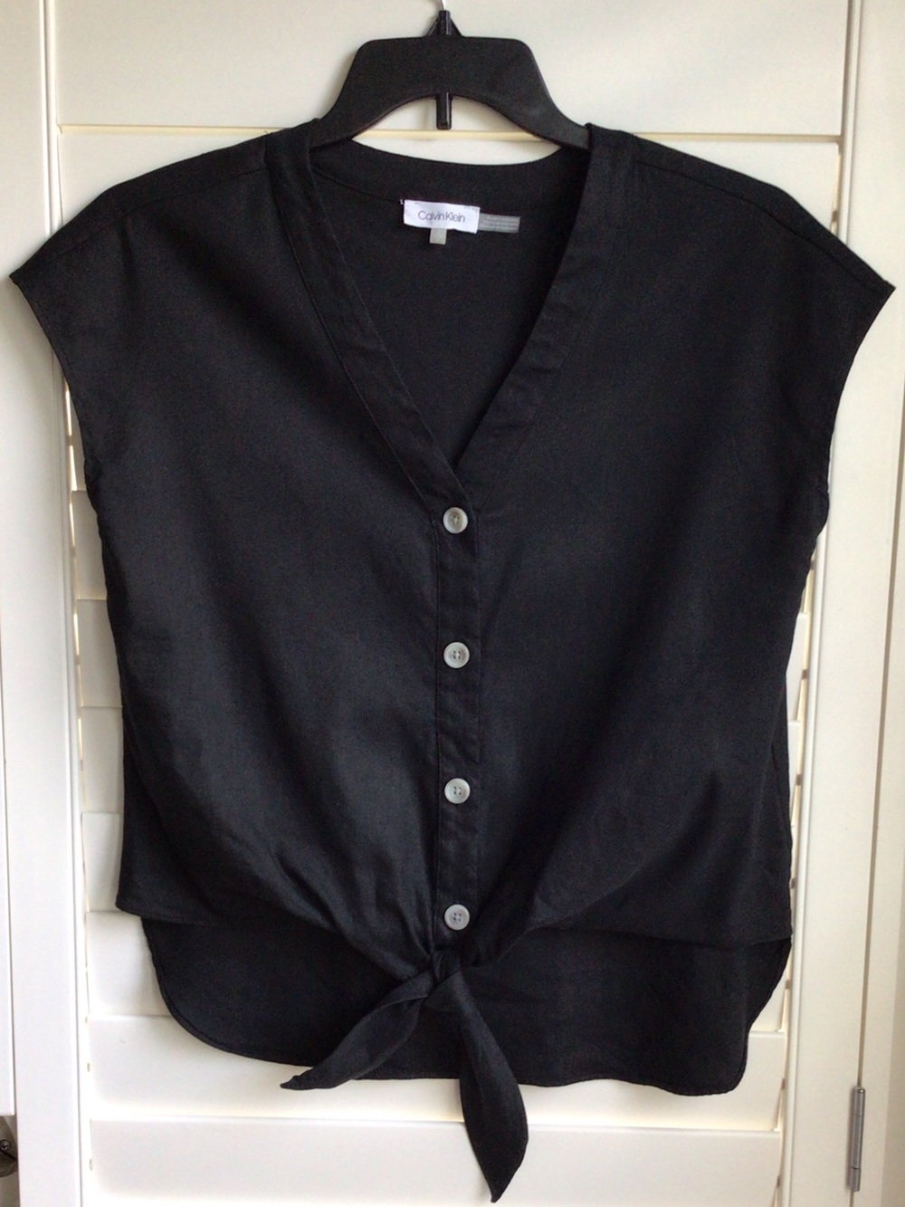 Calvin Klein Linen blend Black Button-Front Tie-Hem V-Neck Top